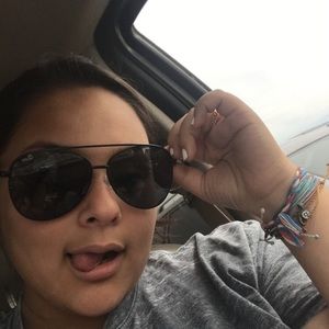 Meet your Posher, Cristine